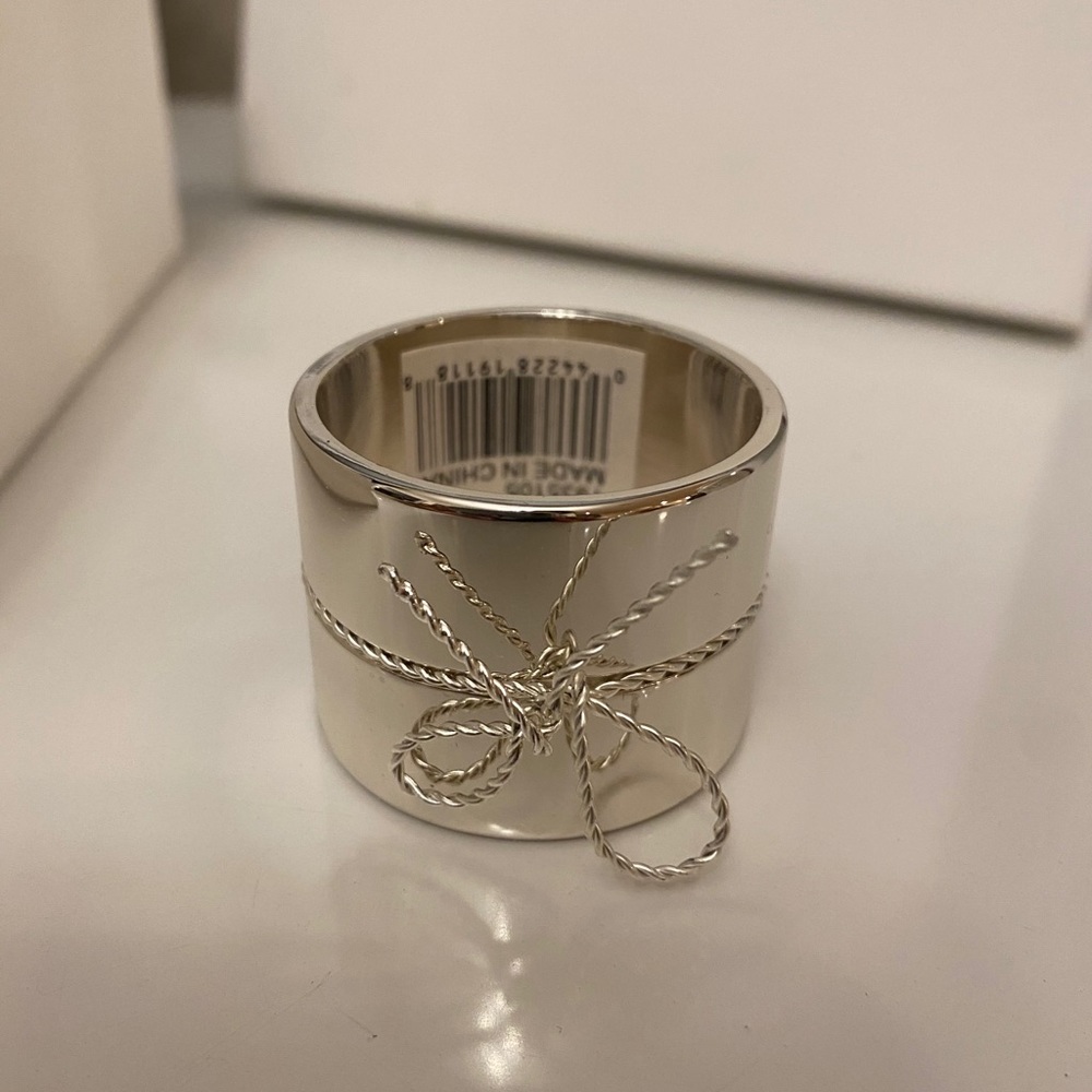 🎉HP🎉 Vera Wang Silver Plated Napkin Rings - Set of 8
